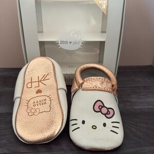 Hello Kitty Baby Shoes - Cream and Gold